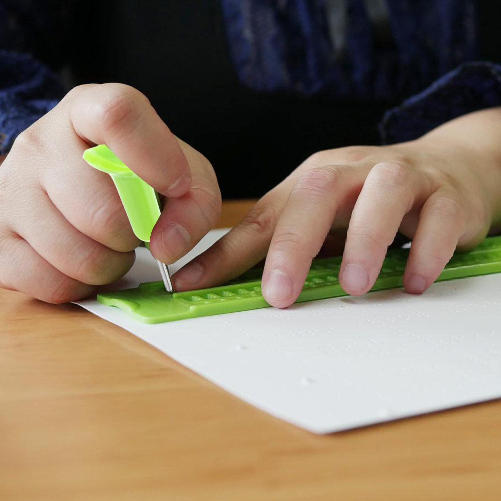 Writing Tools - ปากกาเขียนอักษรเบรลล์แบบพกพา ทำจากพลาสติกและสแตนเลส เหมาะสำหรับผู้เริ่มต้น ใช้ฝึกเขียนในห้องเรียนหรือที่บ้าน